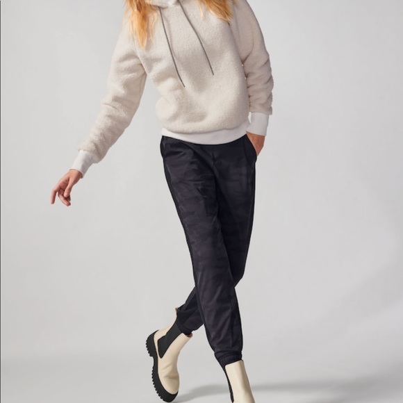 Athleta Pants - Athleta Brooklyn Lined Camo Jogger Pants